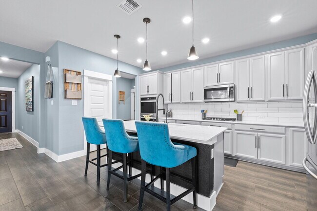 525 Compania Cove in Liberty Hill, TX - Building Photo - Building Photo