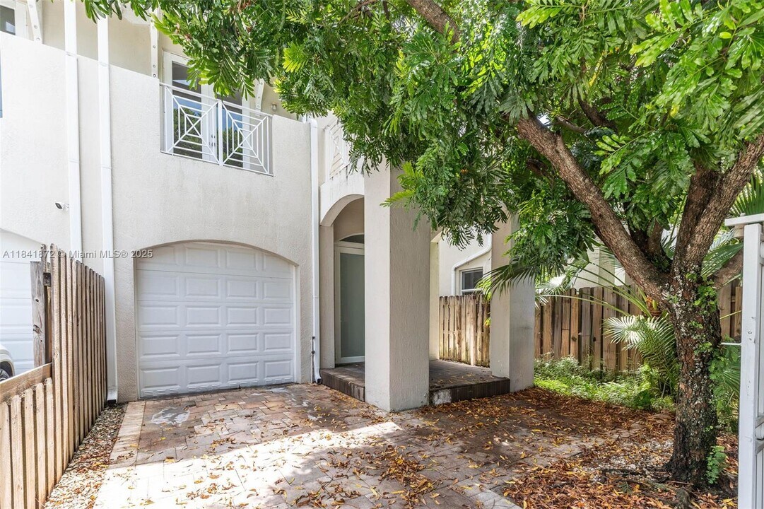 3133 Hibiscus St in Miami, FL - Building Photo