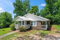 2400 2nd St NW in Center Point, AL - Foto de edificio - Building Photo