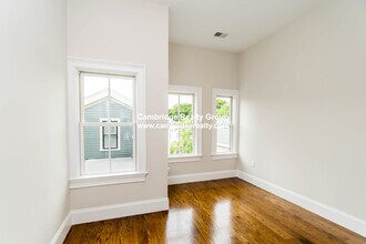 131 Columbia St, Unit 3B in Cambridge, MA - Foto de edificio - Building Photo