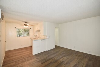 24347 Newhall Ave in Santa Clarita, CA - Building Photo - Building Photo