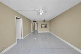4501 NE 21st Ave, Unit 412 in Fort Lauderdale, FL - Foto de edificio - Building Photo