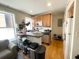 836 Huntington Ave in Boston, MA - Building Photo