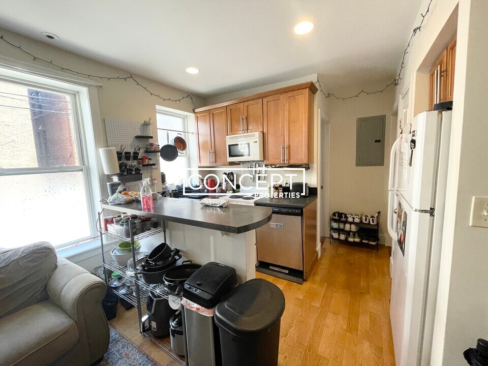 836 Huntington Ave in Boston, MA - Building Photo