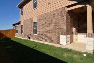 261 Northern Flicker St in Kyle, TX - Building Photo - Building Photo