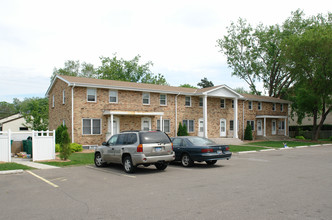 Lincoln Manor Townhomes in Minneapolis, MN - Building Photo - Building Photo