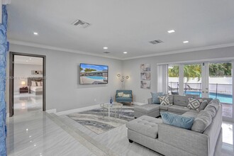 1000 Diplomat Pky in Hollywood, FL - Foto de edificio - Building Photo
