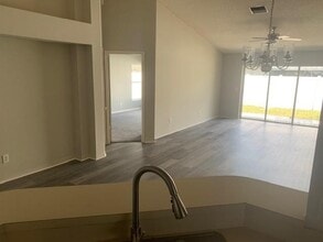 1214 Bloom Hill Ave in Valrico, FL - Building Photo - Building Photo