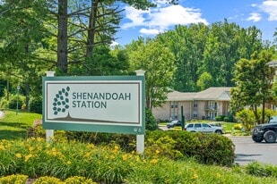 Shenandoah Station in Triangle, VA - Building Photo