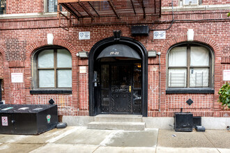 19 E 109th St in New York, NY - Building Photo - Building Photo