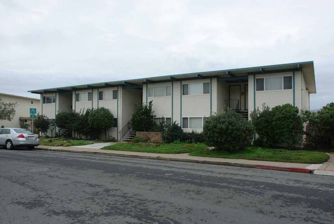 330 Esplanade Ave in Pacifica, CA - Building Photo