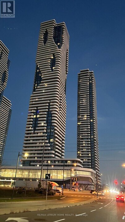 195 Commerce St in Vaughan, ON - Building Photo