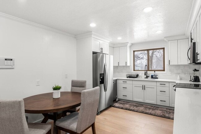 575 S 9500 E in Huntsville, UT - Building Photo - Building Photo