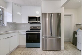 3334 SW 24th St in Miami, FL - Building Photo - Building Photo