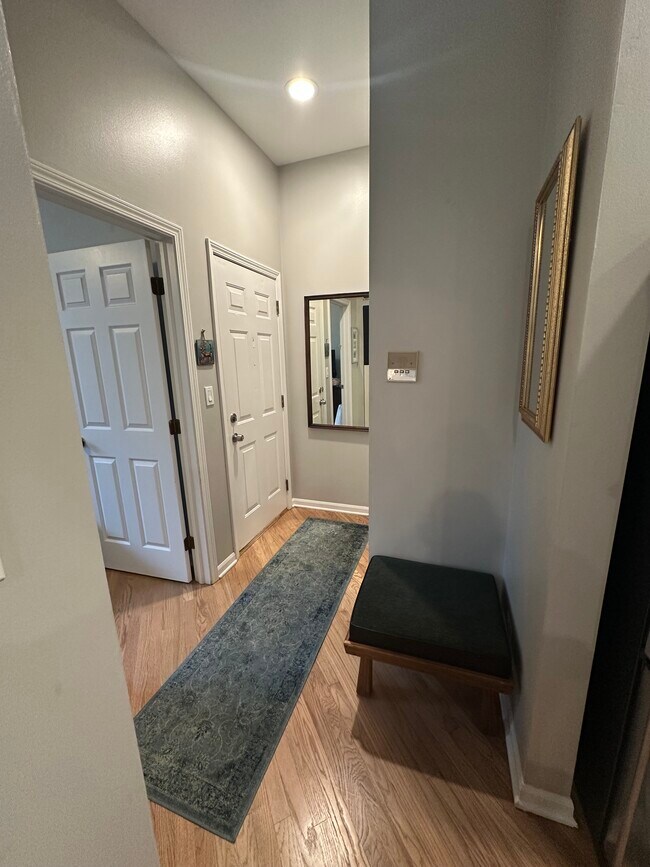 1464 W Grace St, Unit 2F in Chicago, IL - Building Photo - Building Photo