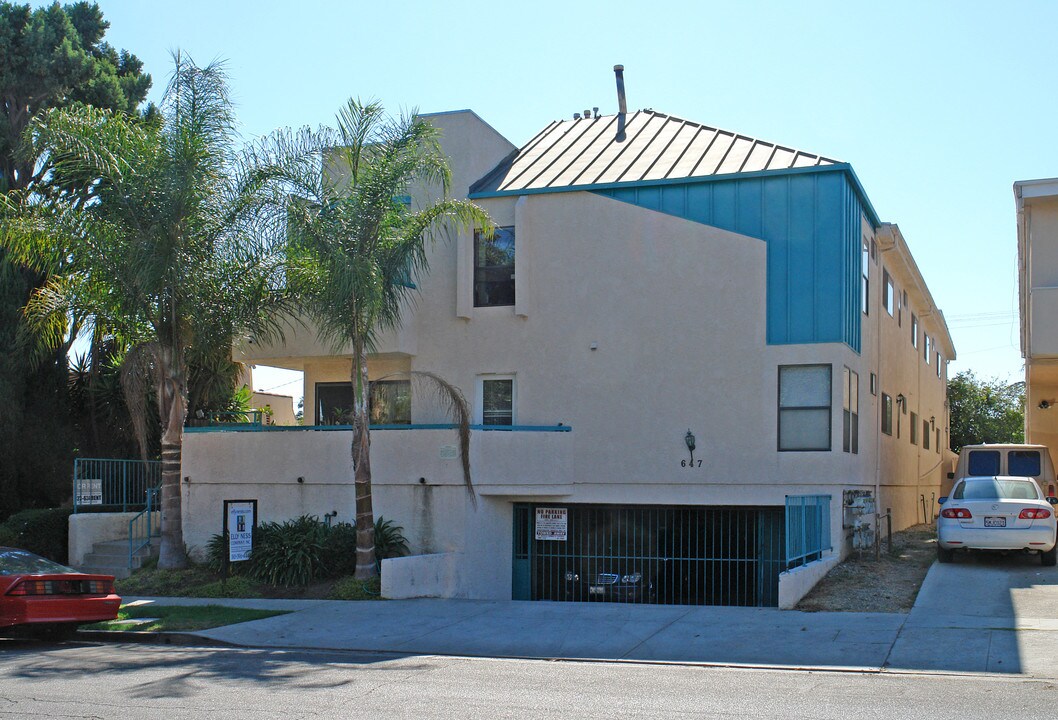 647 N Hayworth Ave in Los Angeles, CA - Building Photo