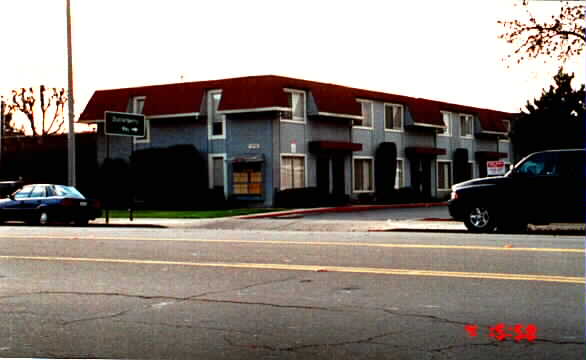 Chateau Central Apartment in Fremont, CA - Building Photo - Building Photo