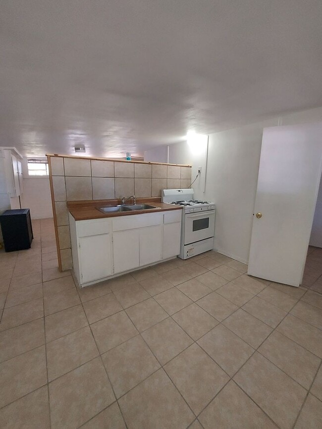 property at 206 N 1st St