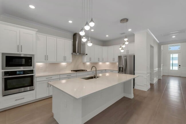 13699 Blue Bay Cir in Ft. Myers, FL - Building Photo - Building Photo