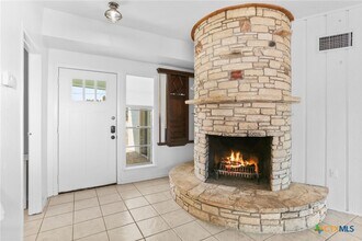 1433 Riviera Dr in Canyon Lake, TX - Building Photo - Building Photo