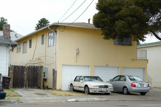 4715 West St in Emeryville, CA - Foto de edificio - Building Photo