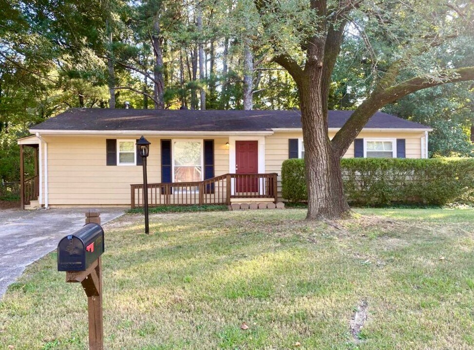 1312 Willow Dr in Riverdale, GA - Building Photo