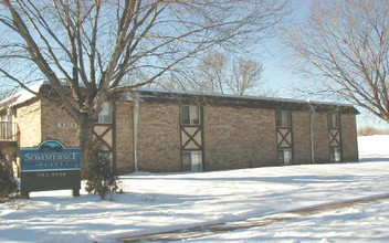 Sommerset Place in Brooklyn Center, MN - Foto de edificio - Building Photo