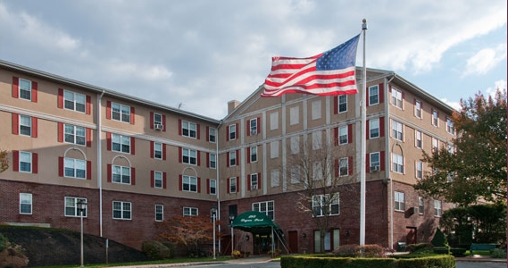 Logan Park Senior Living in Braintree, MA - Foto de edificio