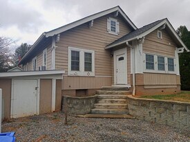 221 Summit St in Asheville, NC - Building Photo