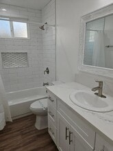 Page Park Apartments in Buena Park, CA - Foto de edificio - Building Photo