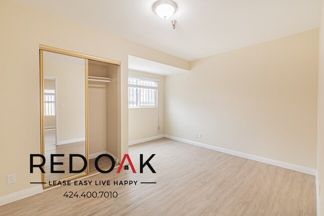 property at 12903 Roselle Ave