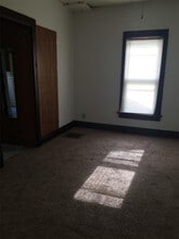 208 Lindale Ave in Waterloo, IA - Building Photo - Building Photo