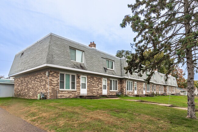 Maple Hills Townhomes in Maplewood, MN - Building Photo - Building Photo