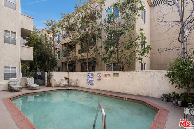10604 Valley Spring Ln, Unit 104 in North Hollywood, CA - Building Photo - Building Photo