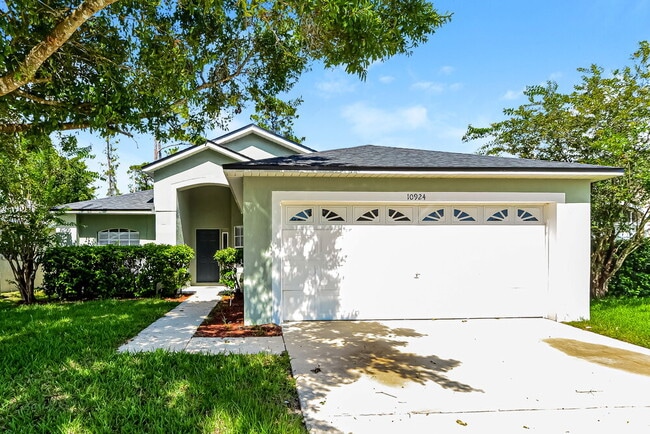 10924 Pinewood Cove Ln