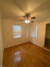 7402 Gleneagles Rd in Norfolk, VA - Foto de edificio - Building Photo