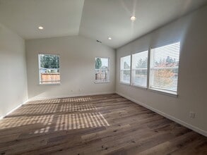 333-337 SE Fir Villa Rd in Dallas, OR - Building Photo - Building Photo