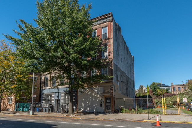 1035A DeKalb Ave in Brooklyn, NY - Building Photo - Building Photo