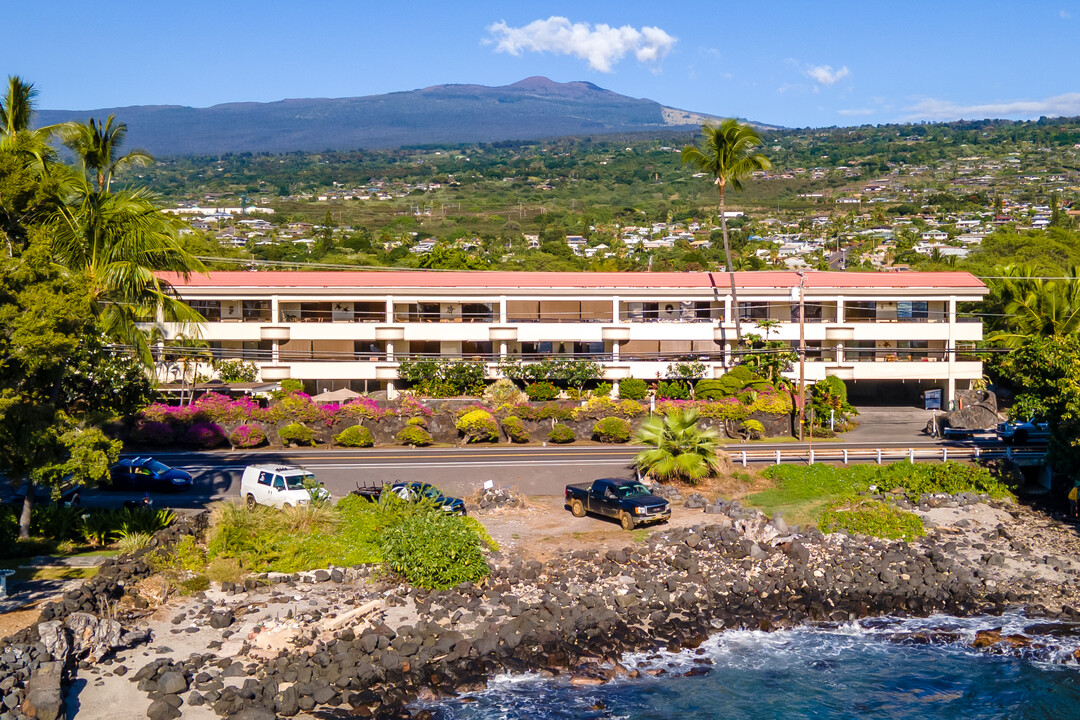 Holualoa Bay Villas in Kailua Kona, HI - Building Photo