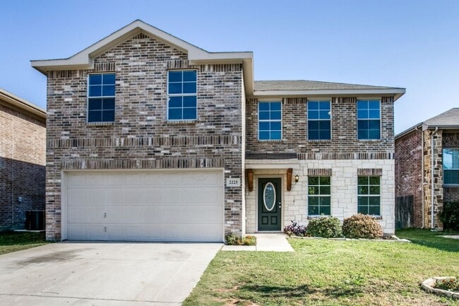property at 2225 Splendor Ct