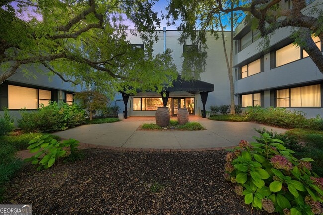 3645 Peachtree Rd NE in Atlanta, GA - Building Photo - Building Photo