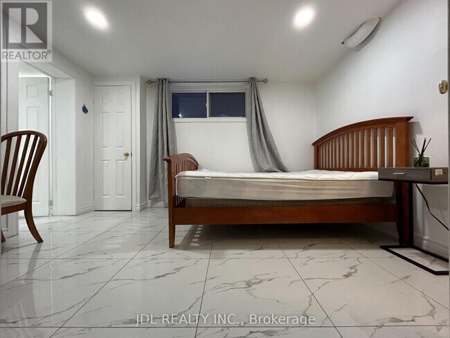 80 Mosedale Crescent in Toronto, ON - Building Photo - Building Photo