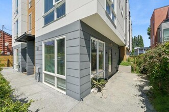 527 S Cloverdale St in Seattle, WA - Building Photo - Building Photo
