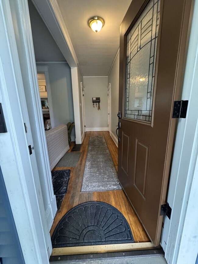 32 Pawling Avenue, Unit 1 in Troy, NY - Foto de edificio - Building Photo