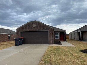 1815 Loveland St in Springdale, AR - Building Photo - Building Photo