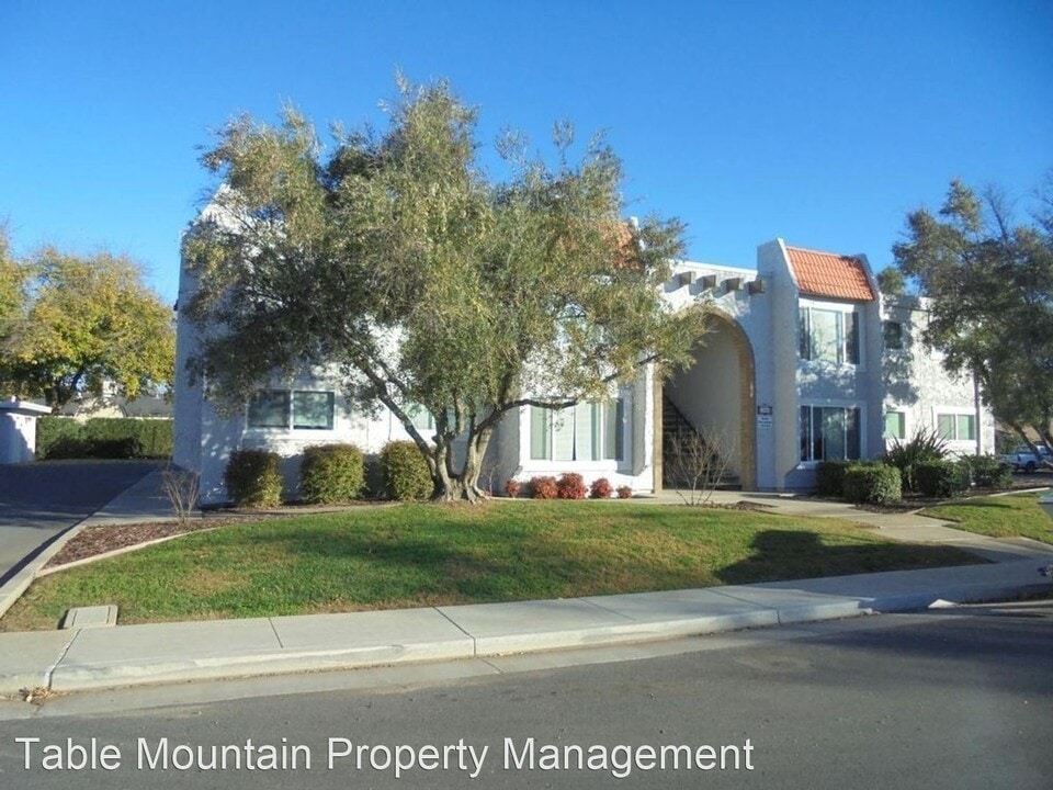 2364 Las Plumas Ave in Oroville, CA - Building Photo
