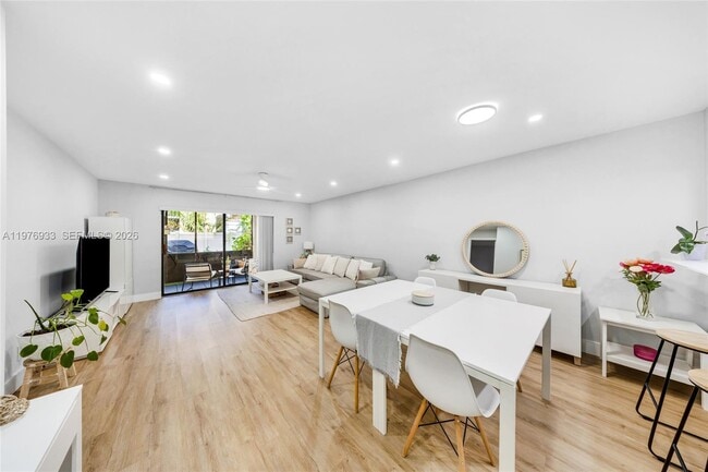 130 S Cypress Rd in Pompano Beach, FL - Building Photo - Building Photo