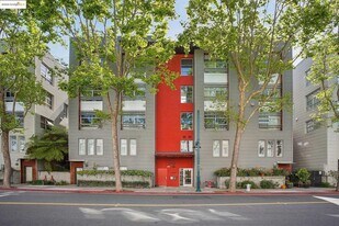 6466 Hollis St in Emeryville, CA - Building Photo