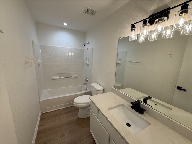 24010 Perkins Rd in Porter, TX - Foto de edificio - Building Photo