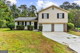 1152 Holly Hills Dr SW in Lilburn, GA - Building Photo